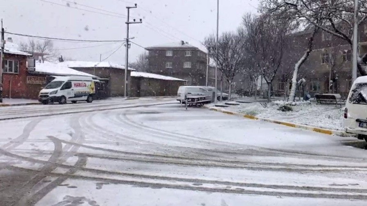 hava durumu istanbul da kar yagisi basladi bugun hava nasil olacak ntv