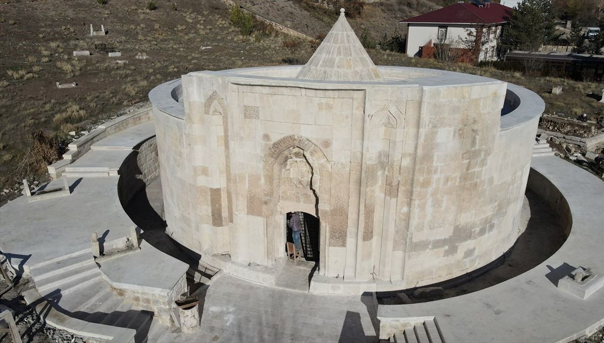 Erzincan'daki Mama Hatun Külliyesi restore edildi Erzincan'daki Mama Hatun Külliyesi restore edildi