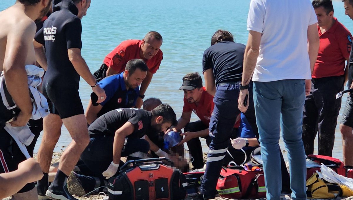 Yüzmek için dereye giren genç hayatını kaybetti Yüzmek için dereye giren genç hayatını kaybetti