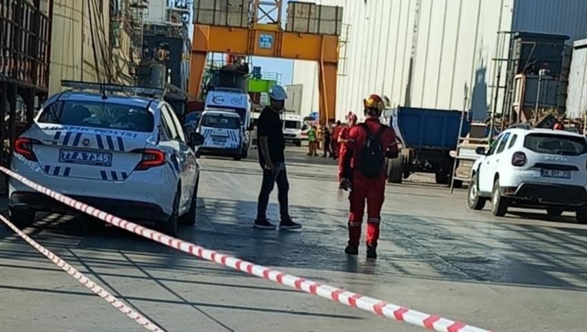 Tersanede üzerine vinç düşen işçi öldü