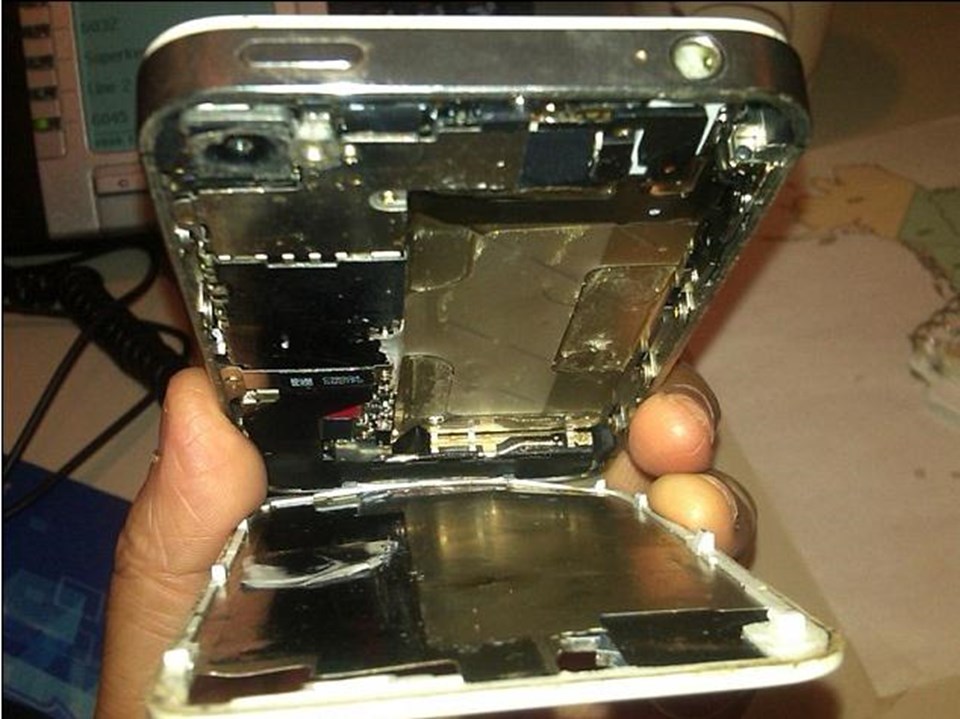 iPhone kendi kendine yandı  - 1