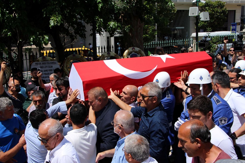 Cüneyt Arkın'ı binlerce kişi gözyaşlarıyla uğurladı - 17