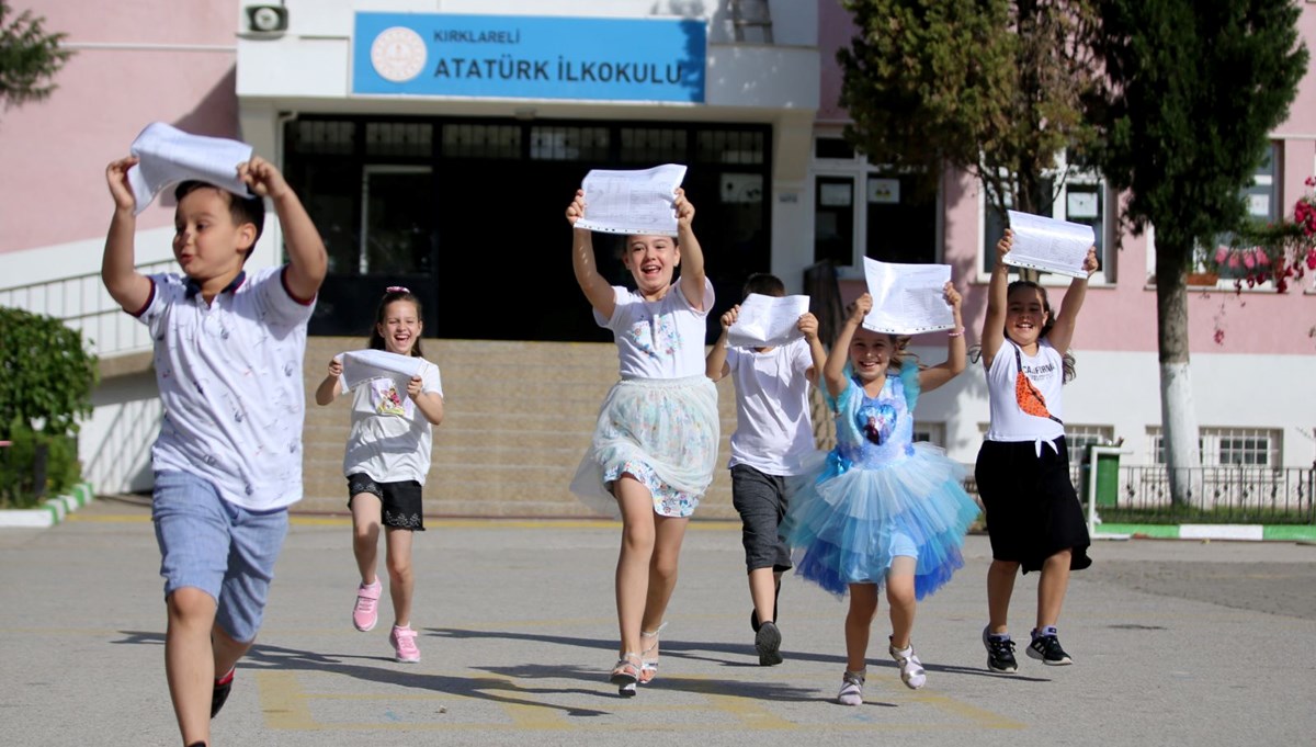 19 milyon öğrenci bugün karne alıyor 19 milyon öğrenci bugün karne alıyor