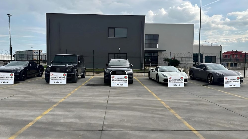 Gümrüklerde lüks araç operasyonu: 445 milyon TL değerinde 49 araca el konuldu - 3