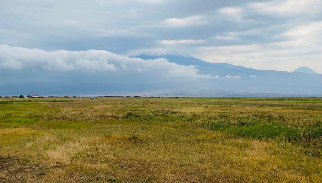 Ağrı Dağı'na kar yağdı
