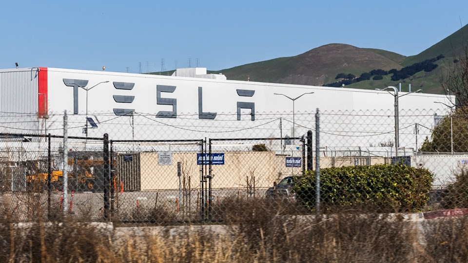Elon Musk'ın kısıtlamalara aykırı olarak açtığı Tesla fabrikasında Covid-19 salgını - 1