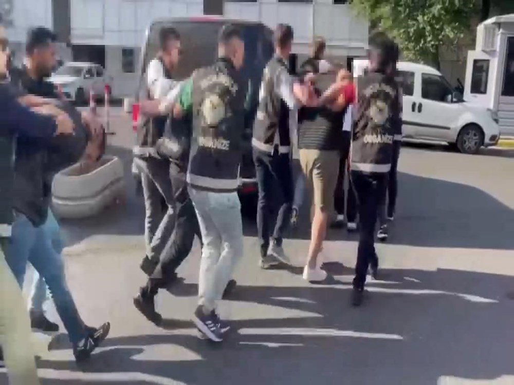 İntikam peşindeki çeteye operasyon... İzmir ve İstanbul'da 10 gözaltı 2 Barış Boyun suç örgütüne operasyon (Yunanistan’daki
infazların intikamı için eylem hazırlığı yapan 10 kişiye gözaltı) - 3