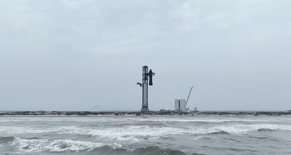 Elon Musk dünyanın en güçlü roketinin yeni görüntülerini paylaştı - 5