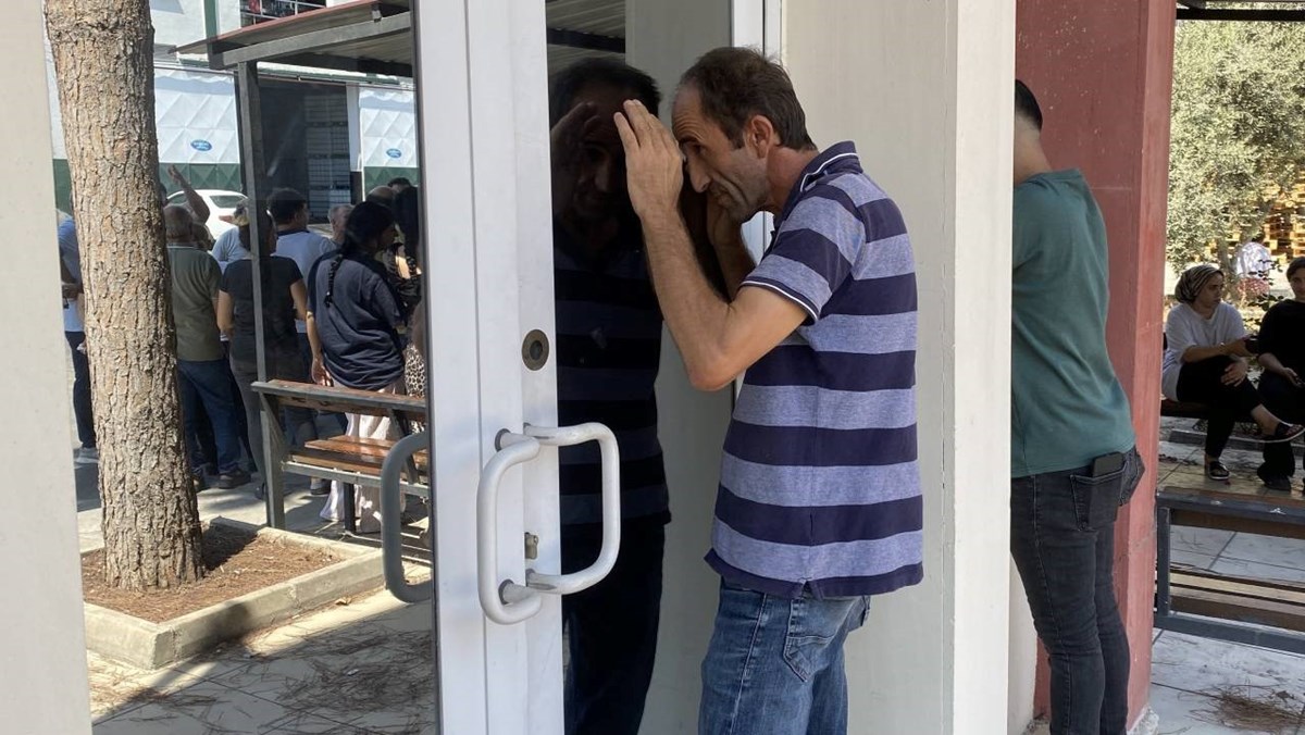 Kapıda kalan işçiler