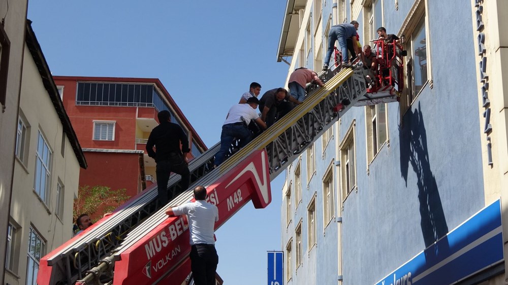 Muş’ta yangında can pazarı: 80 öğrenci sinir krizi geçirdi - 2