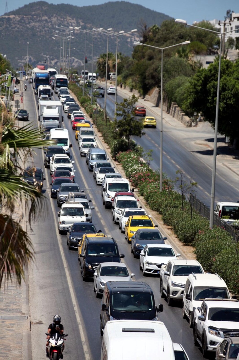 Bodrum'da tatil dönüşü yoğunluğu: Kilometrelerce araç kuyruğu oluştu - 2