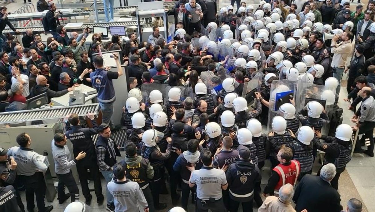 İstanbul Valiliği: İzinsiz gösterilerde 132 kişi gözaltına alındı İstanbul Valiliği: İzinsiz gösterilerde 132 kişi gözaltına alındı