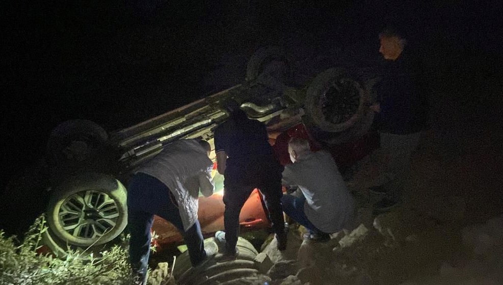 Sulama kanalına uçan araçta dört yaralı