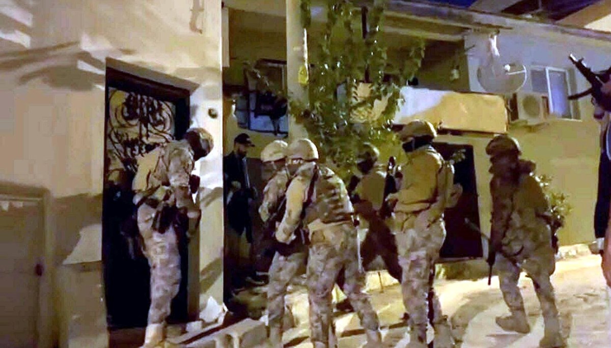 İzmir’de DHKP/C operasyonu: 17 gözaltı İzmir’de DHKP/C operasyonu: 17 gözaltı