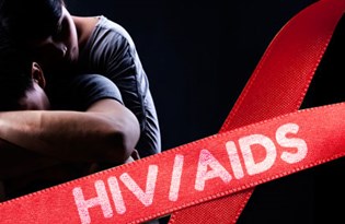 aids dunyada azaliyor turkiye de