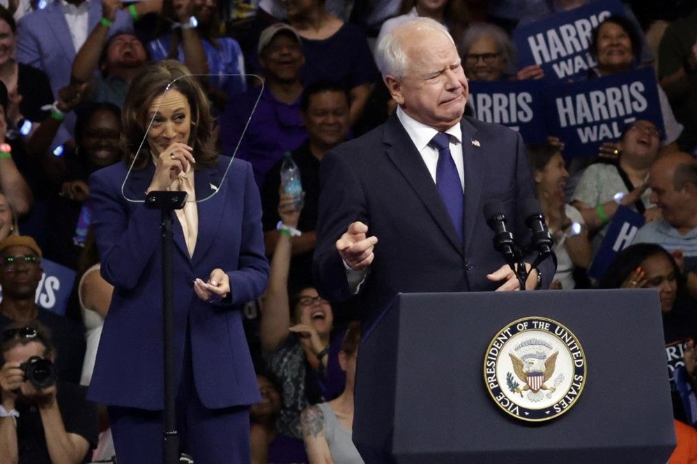 Harris ve Walz'dan ilk miting: "Trump ekonomiyi batırdı" - 4