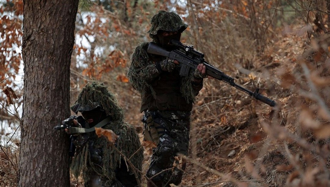 225. Alay telsizde fark etti: Korece konuşup Ruslar gibi savaşıyorlardı