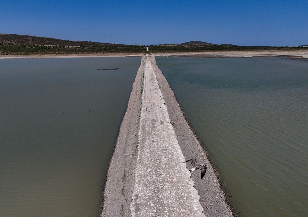 Barajda su seviyesi düştü: Eski kara yolu ortaya çıktı - 2