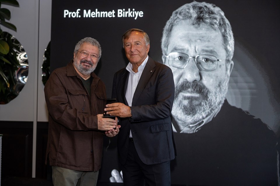 27. İstanbul Tiyatro Festivali Onur Ödülü Mehmet Birkiye'ye verildi - 1