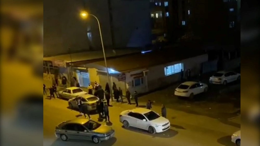 Çay ocağında sandalyeler ve ıstakalar havada uçuştu - 5