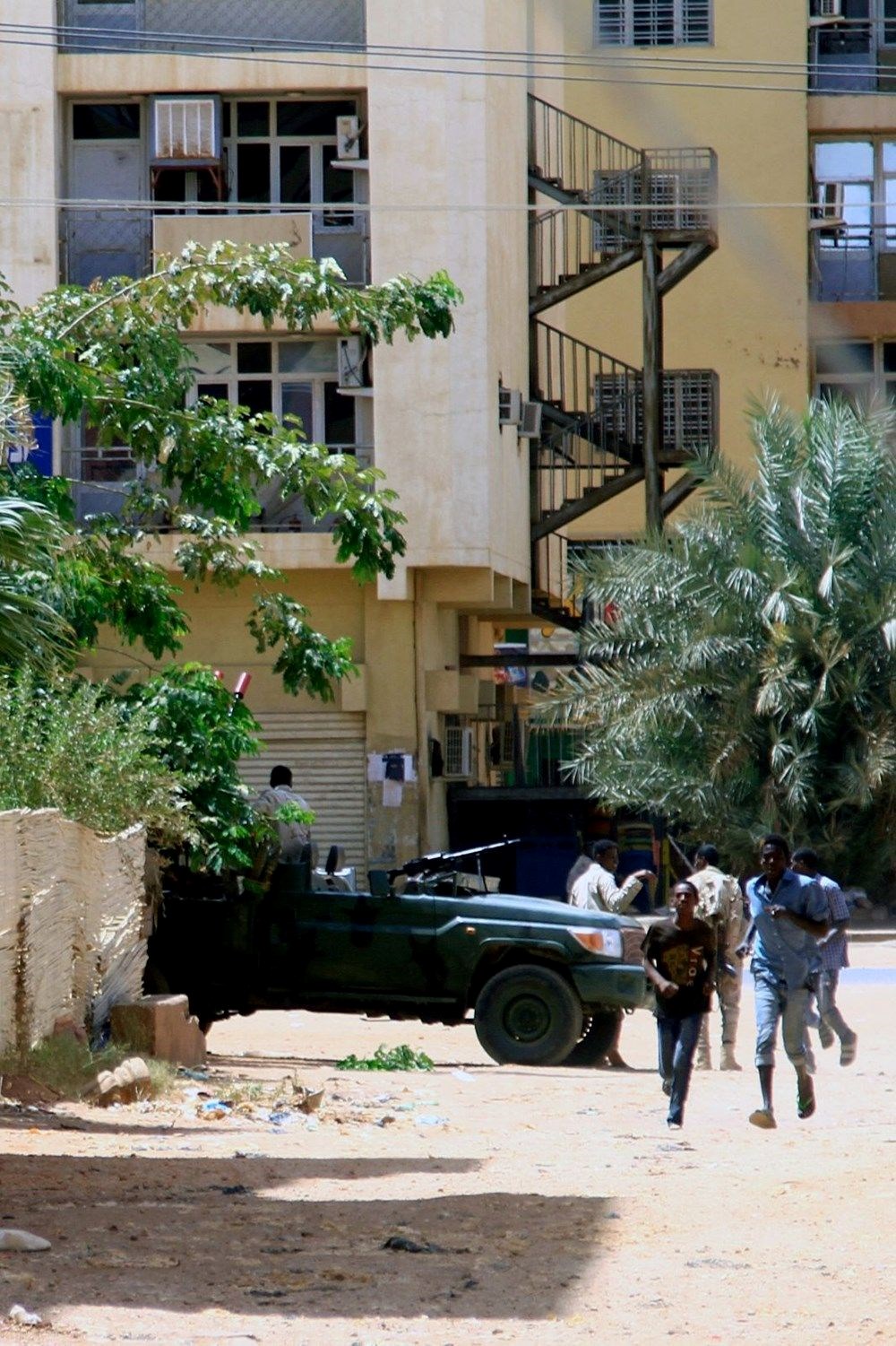 Sudan'da ordu ile Hızlı Destek Kuvvetleri arasında silahlı çatışma: 56 kişi öldü, 595 kişi yaralandı - 4