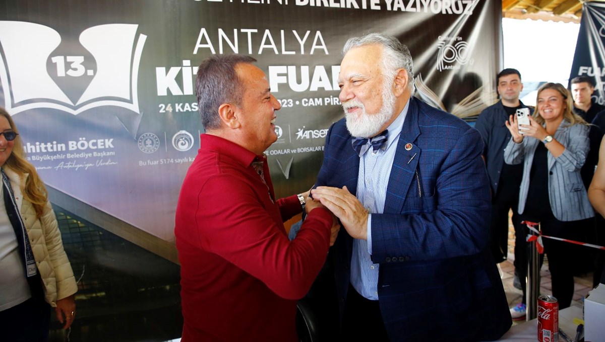 Antalya'da kitap fuarına yoğun ilgi