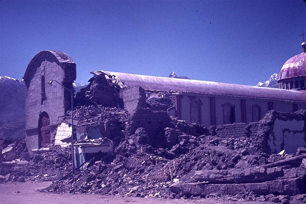 Землетрясение в дагестане. Землетрясение в Махачкале 1970. Землетрясение в Дагестане 1970. Кумторкала землетрясение 1970. Землетрясение в Перу 1970.