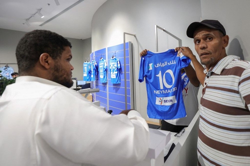 Neymar açıklandı Al Hilal taraftarları mağazalara koştu - 6