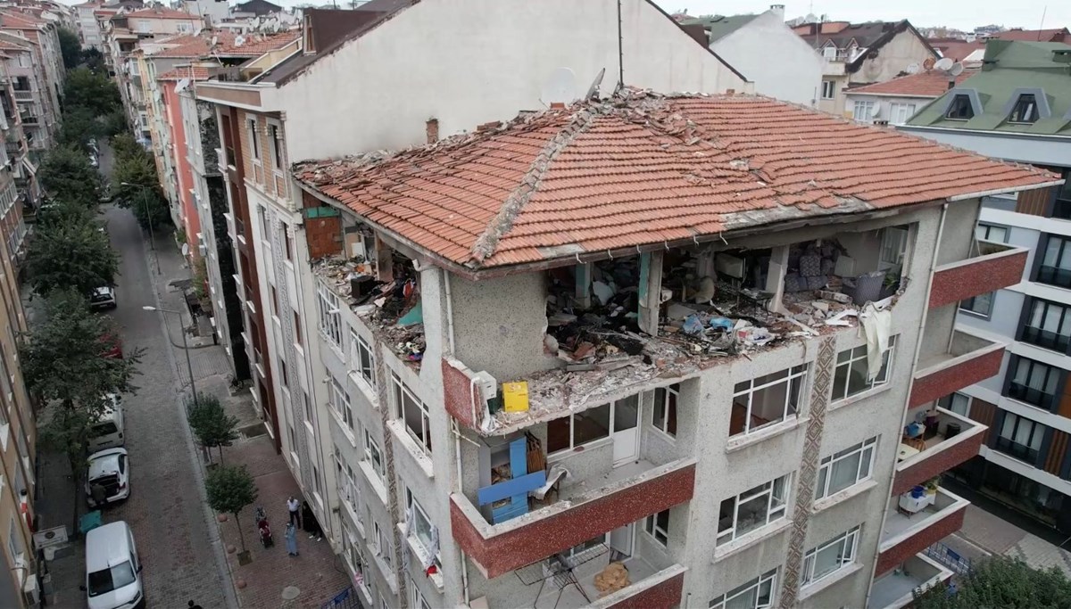 Şirinevler’deki patlamada ihmal iddiası: “2 gündür gaz kokusu vardı, haber vermedik” Şirinevler’deki patlamada ihmal iddiası: “2 gündür gaz kokusu vardı, haber vermedik”