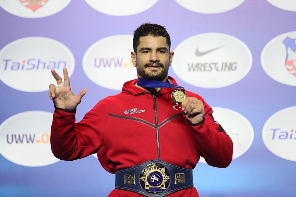 SON DAKİKA: Milli güreşçi Taha Akgül, 3. kez dünya şampiyonu oldu - 1