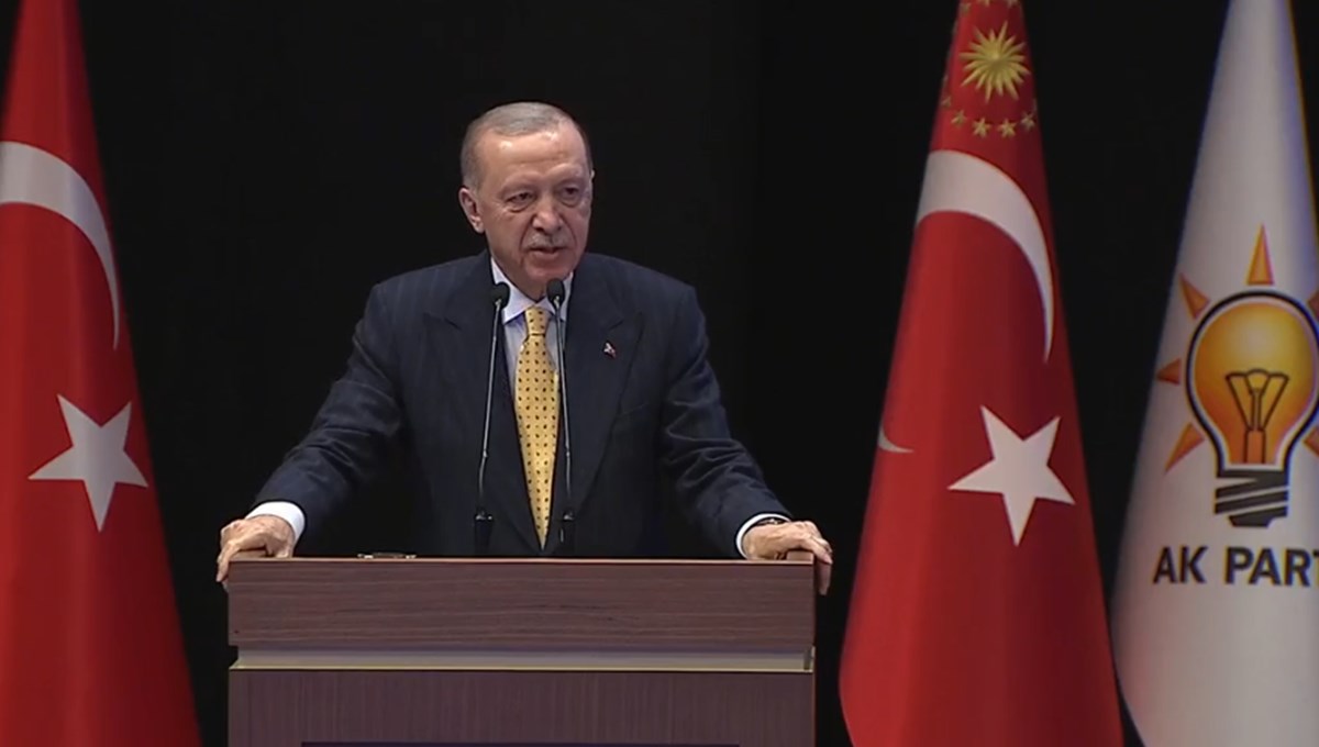Cumhurbaşkanı Erdoğan'dan Özgür Özel'e tepki: Ayağını denk almazsa denk getirmesini biliriz Cumhurbaşkanı Erdoğan'dan Özgür Özel'e tepki: Ayağını denk almazsa denk getirmesini biliriz