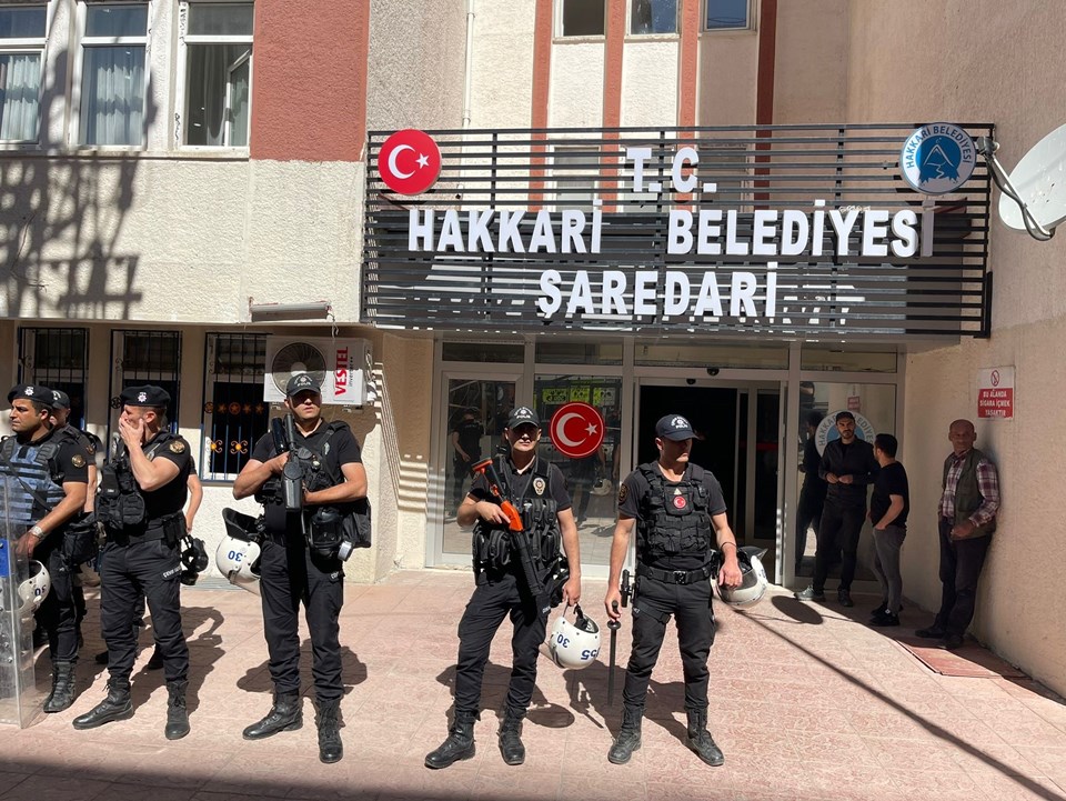 Hakkari Belediyesi Eş Başkanı Mehmet Sıddık Akış görevden uzaklaştırıldı - 1