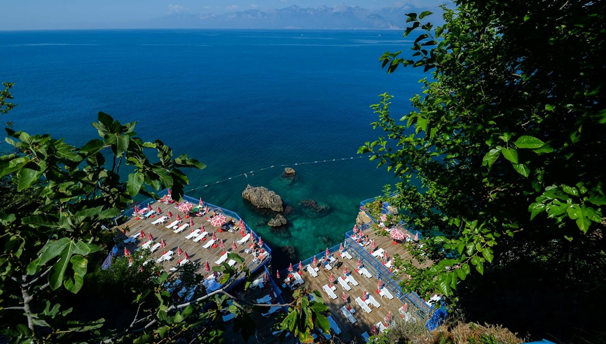 Antalya'daki Falez plajları bayramda misafirlerini ağırlayacak