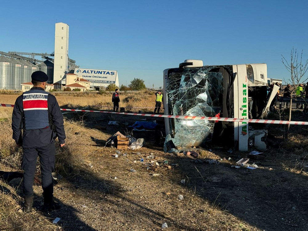 Aksaray'da yolcu otobüsü devrildi: 6 kişi öldü, 20 kişi yaralandı - 3