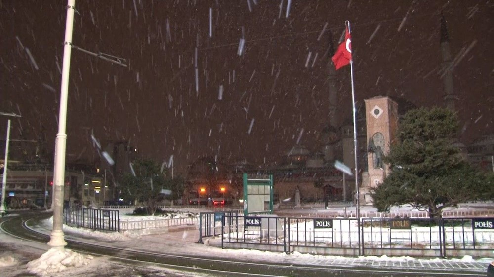 İstanbul'da kar yağışı yeniden etkisini artırdı - 26