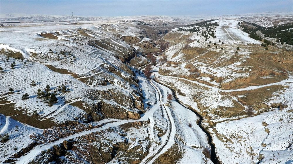 Bitlis'te binlerce yıllık 400 mağara evin bulunduğu 'Madavans Vadisi' turizme kazandırılıyor - 1