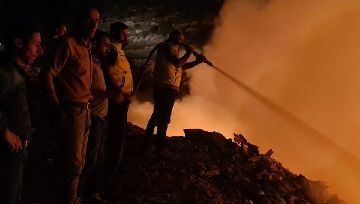 Siirt'te çöplük alanda çıkan yangın kontrol altına alındı Siirt'te çöplük alanda çıkan yangın kontrol altına alındı