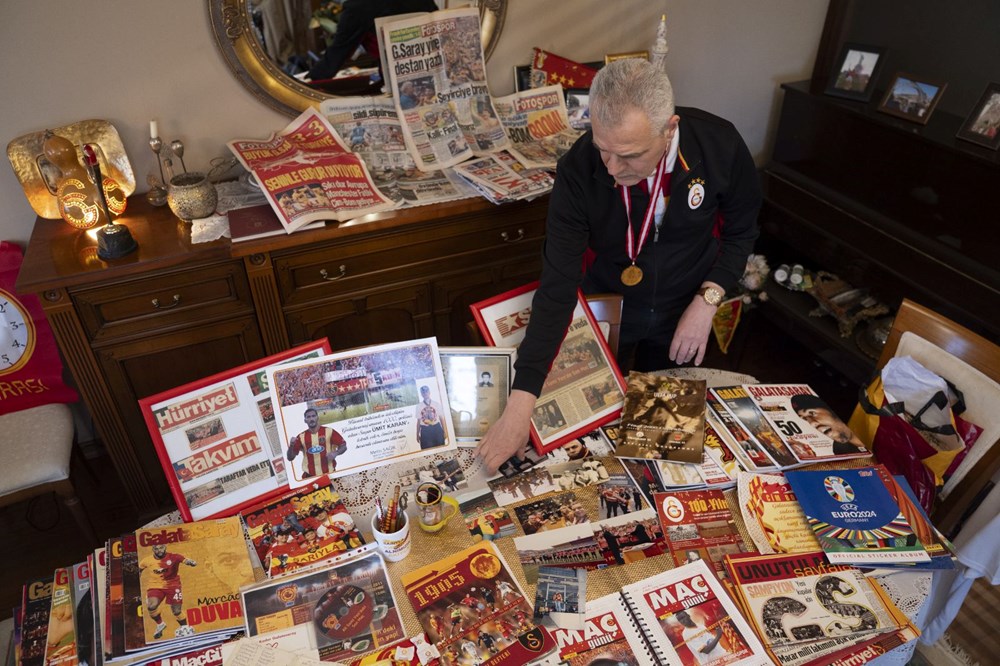 882 maça giden Galatasaray taraftarının hedefi 1000. maç: Maç izlerken su içmiyor, yemek yemiyor 90 dakika telefona bakmıyor! - 2