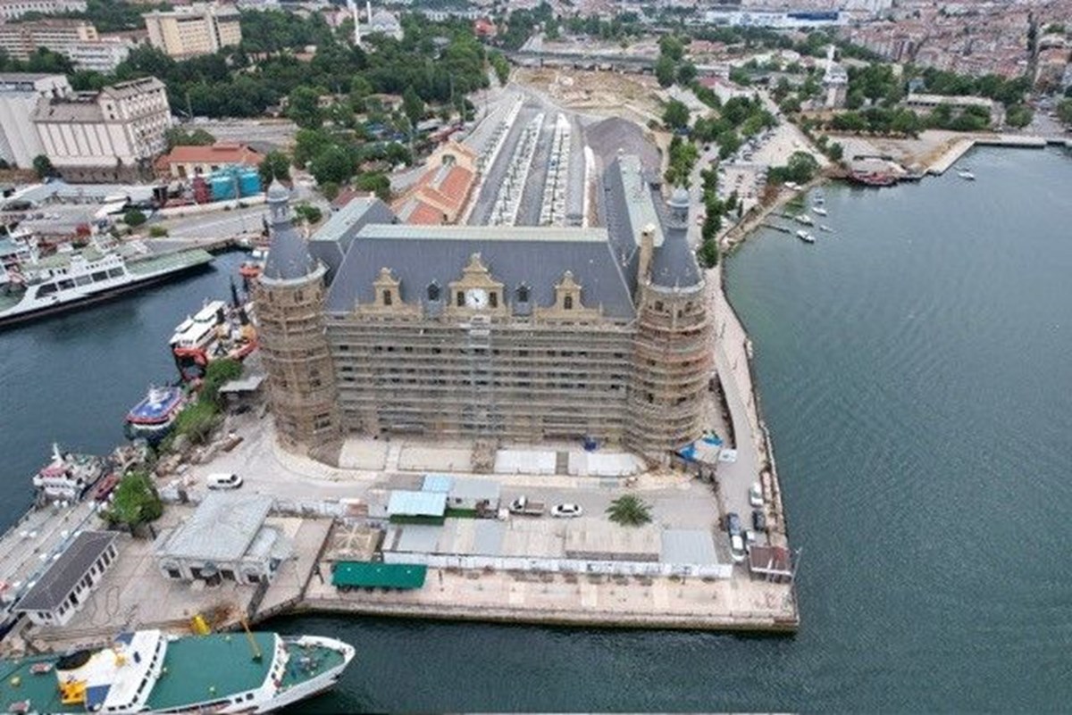 Binayı saran örtü kalktı, restorasyonun sürdüğü Haydarpaşa Garı uzun süre sonra ilk kez görüntülendi