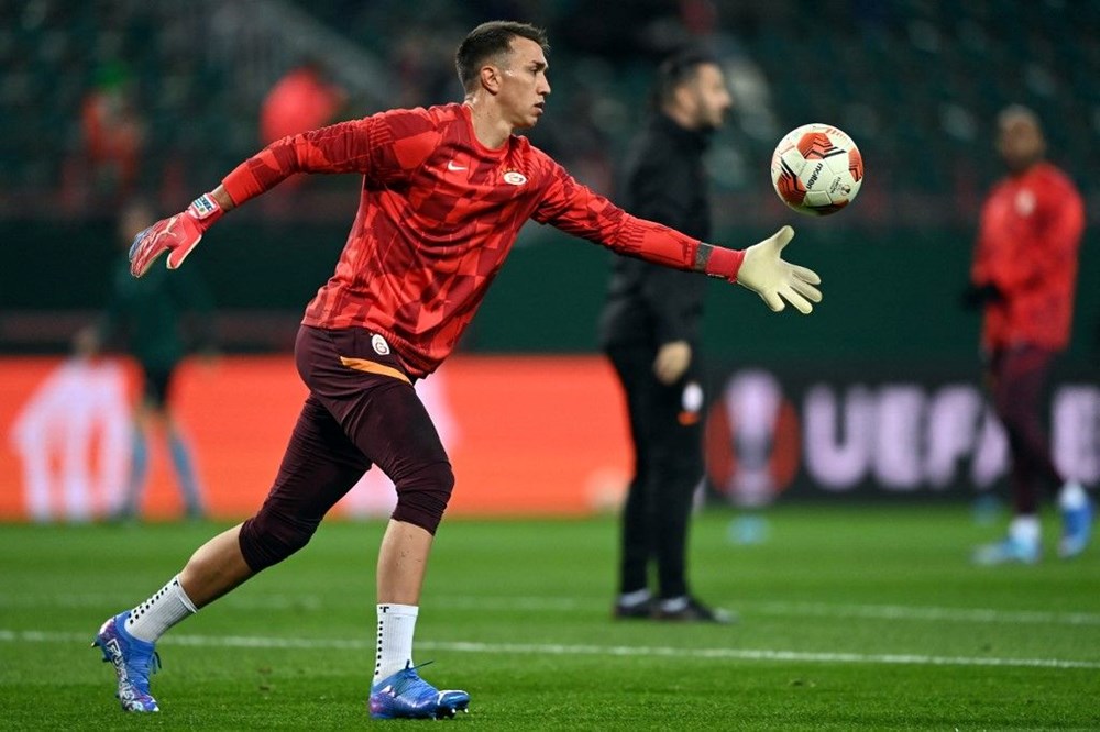 Galatasaray'da ilk ayrılık: Önce ailesini şimdi de eşyalarını ülkesine gönderdi - 3