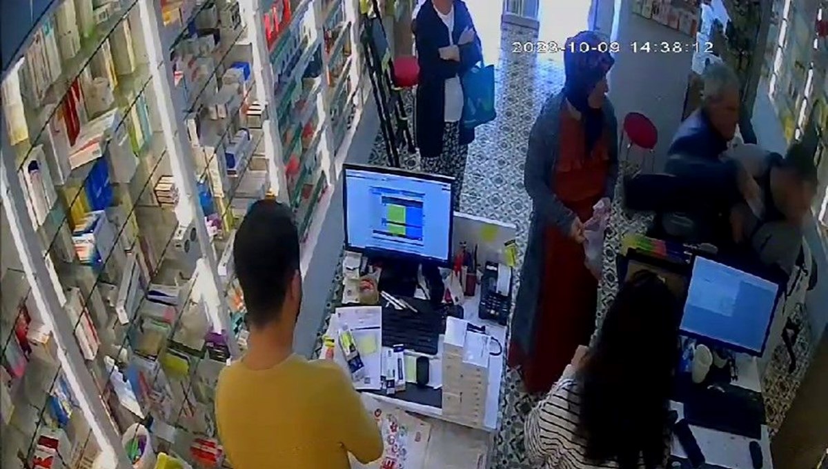 Esenyurt'ta gözü dönen kişi eczaneyi birbirine kattı Esenyurt'ta gözü dönen kişi eczaneyi birbirine kattı