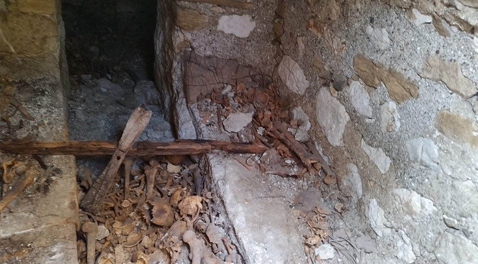Tokat'ta tarlada Roma dönemine ait olduğu tahmin edilen mezarlık bulundu - 1