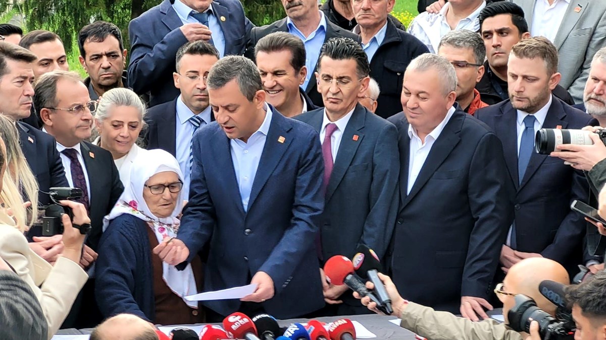 CHP, Ekrem İmamoğlu için imza kampanyası başlattı