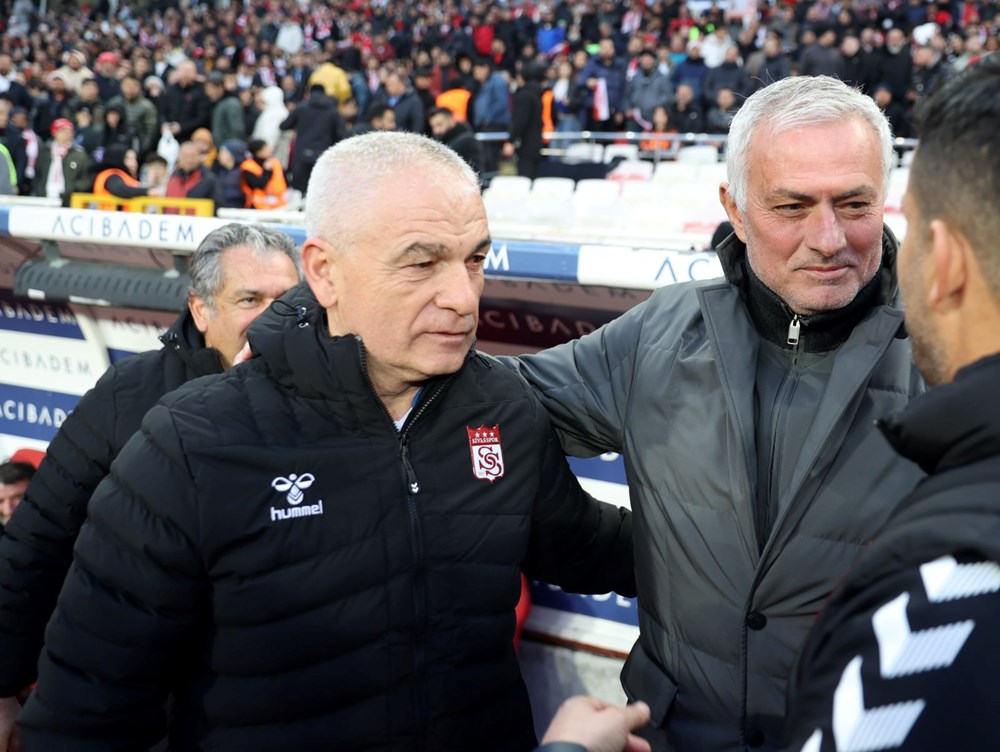 Jose Mourinho'dan En-Nesyri'ye güç bildirisi: "Penaltısız 26 attı, Ramazan ayı sıkıntı geçti" 80 dF21hhe0QU ly5m20RQtrQ