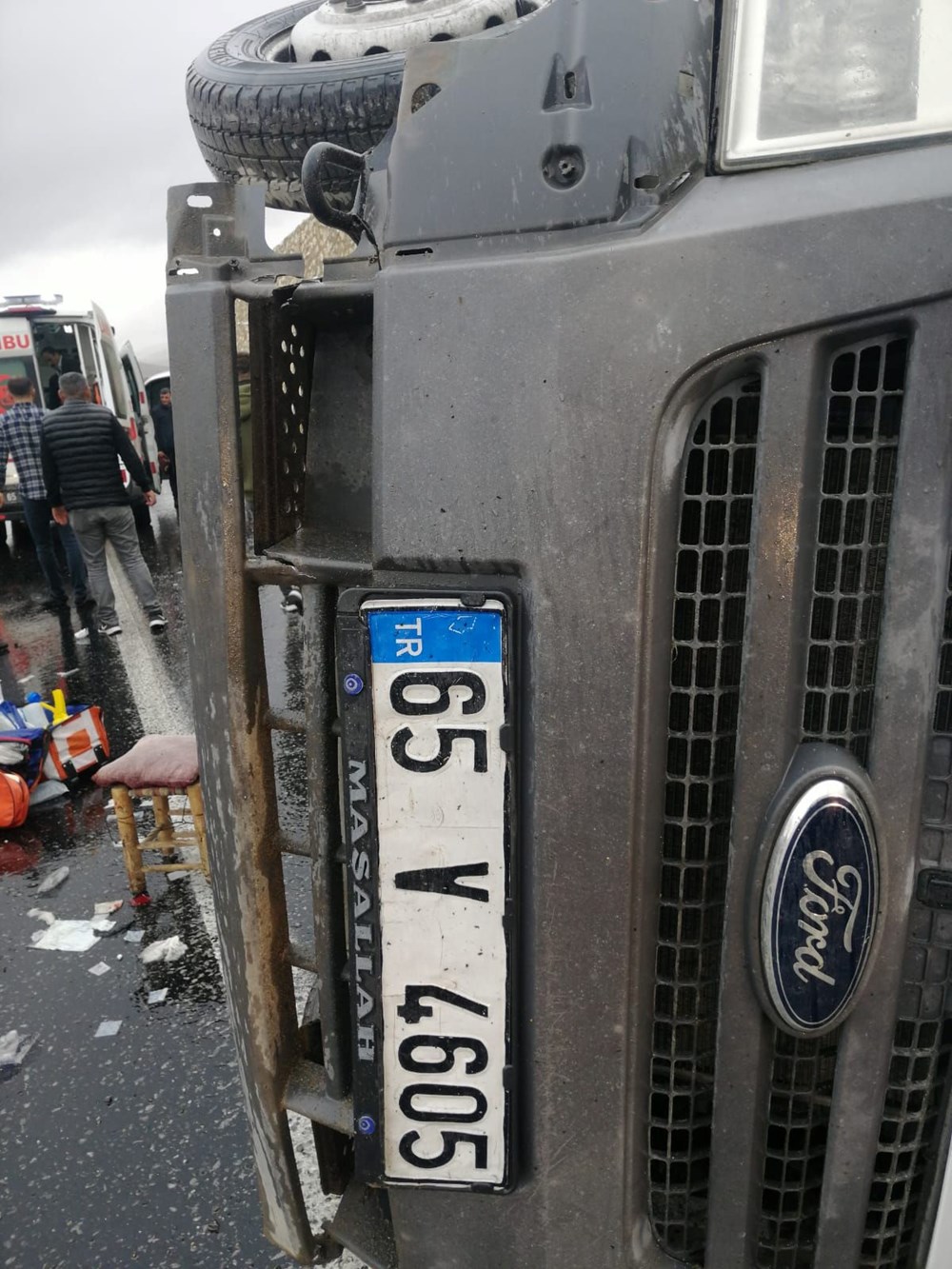 Yolcu minibüsü devrildi: 2'si ağır, 14 yaralı - 9