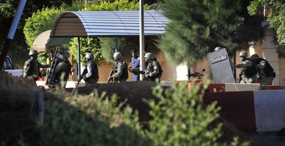 Mali'de lüks otele silahlı baskın - 1