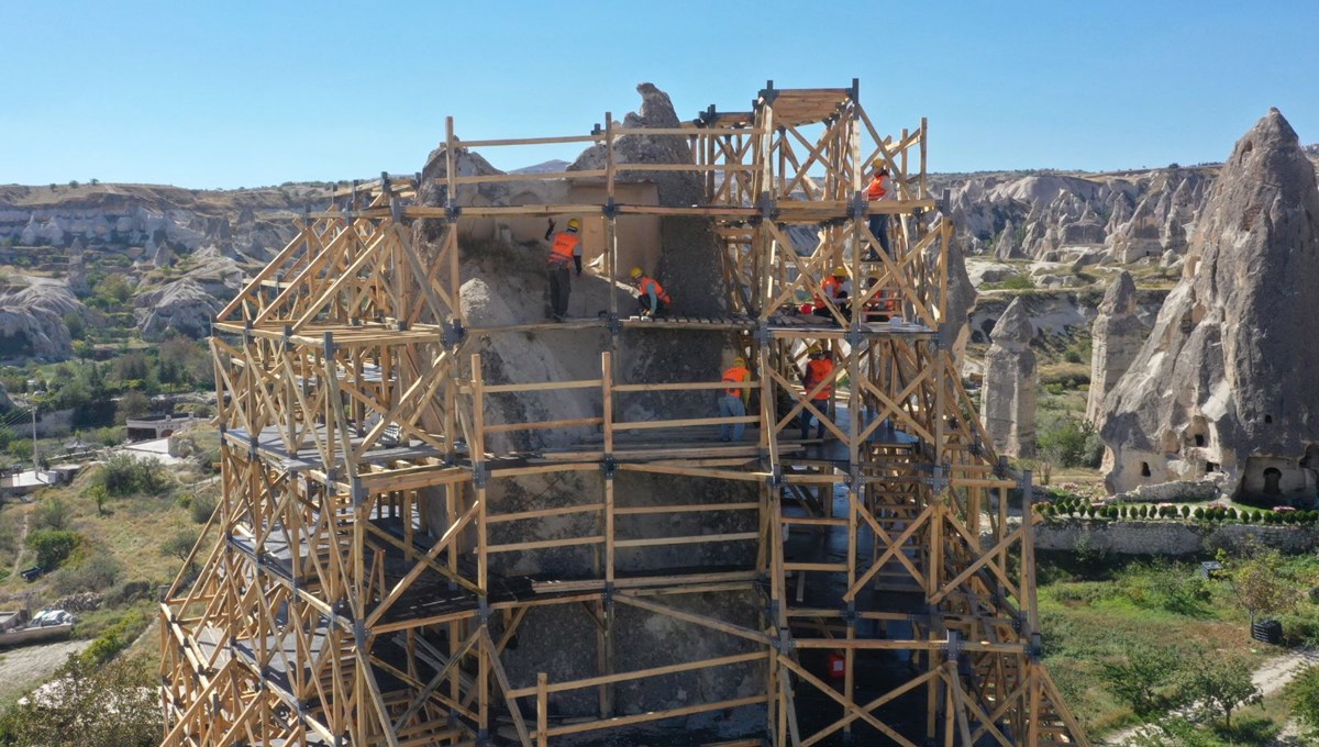 Kapadokya'da peribacaları restore ediliyor Kapadokya'da peribacaları restore ediliyor