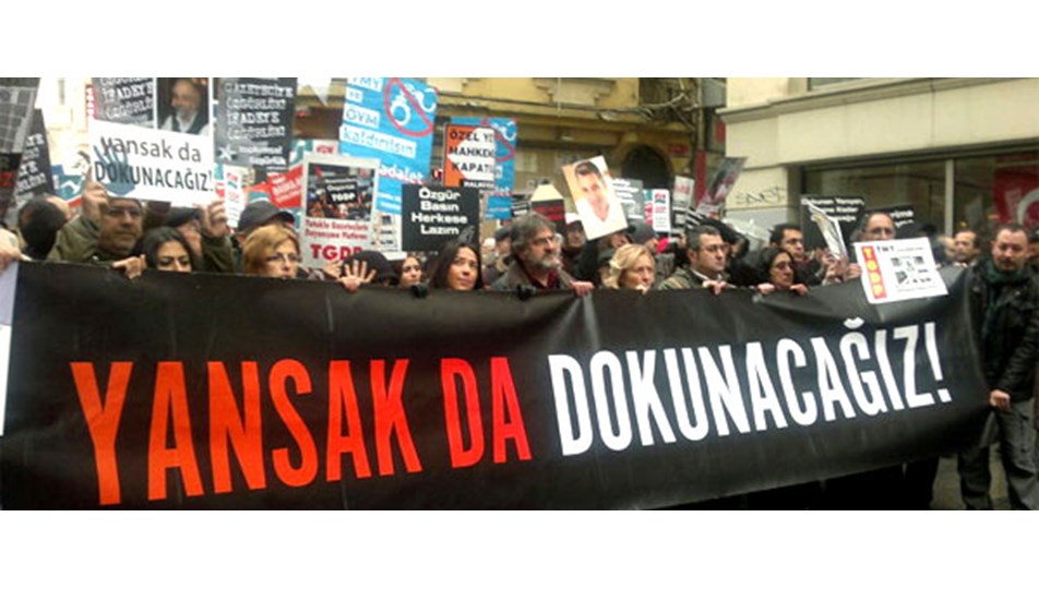 Tutuklu gazetecilere 'özgürlük' için yürüdüler
