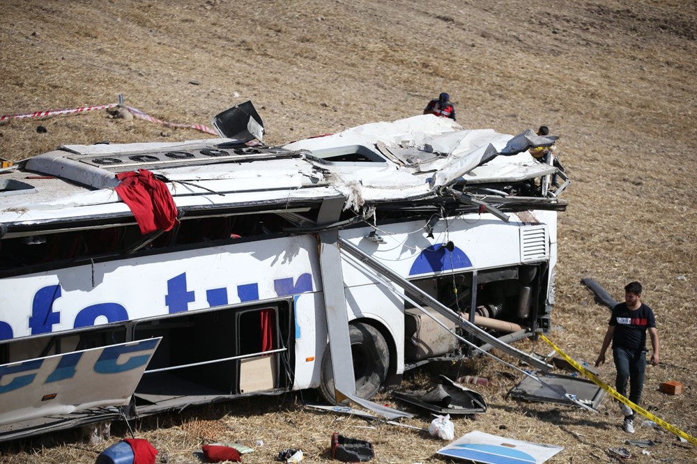 Balıkesir'de yolcu otobüsü devrildi: 15 kişi hayatını kaybetti - 40