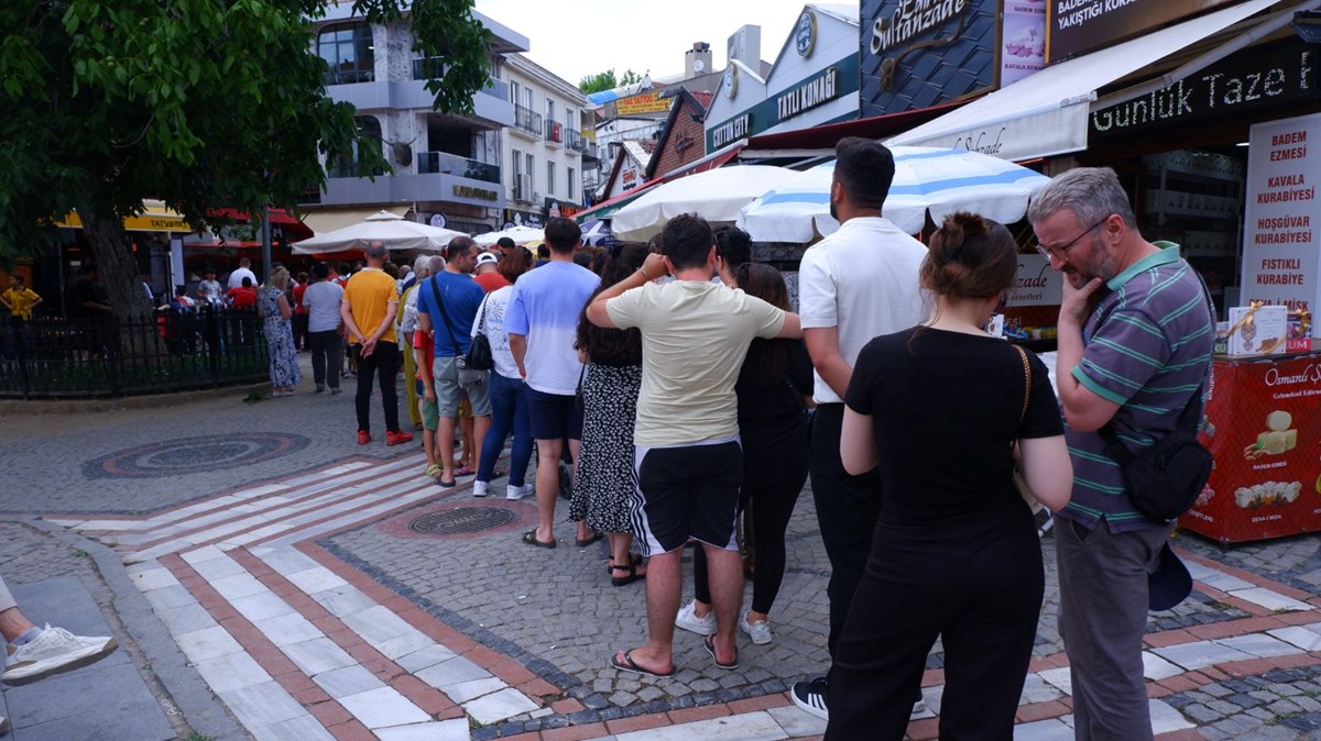 Edirne'de onlarca metre kuyruk oluştu!